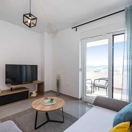 Crowonder Sun Dance Apartments With Heated Swimming Pool Seaview And Garden Sveti Filip i Jakov Esterno foto