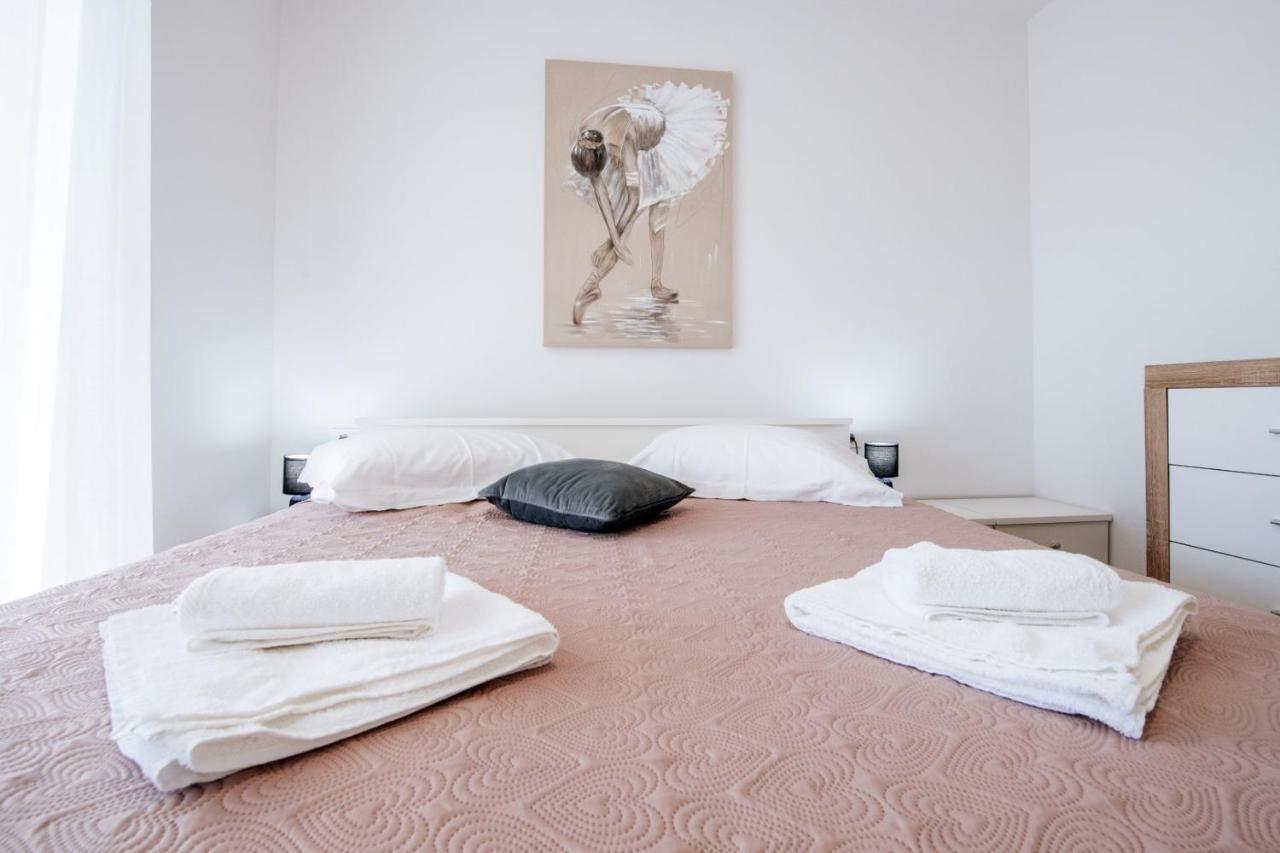 Crowonder Sun Dance Apartments With Heated Swimming Pool Seaview And Garden Sveti Filip i Jakov Esterno foto