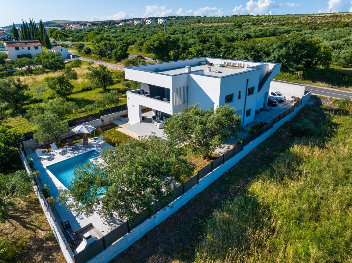 Crowonder Sun Dance Apartments With Heated Swimming Pool Seaview And Garden Sveti Filip i Jakov Esterno foto